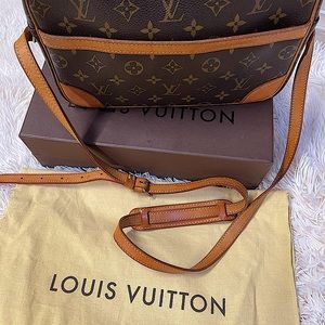 Authentic Monogram Louis Vuitton Trocadero 27